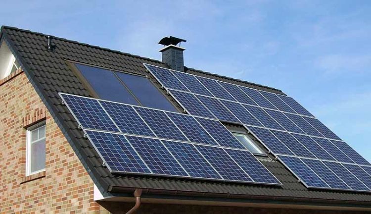 Solar Panel auf Einfamilienhausdach
